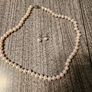 Fresh water pearls necklace and earrings